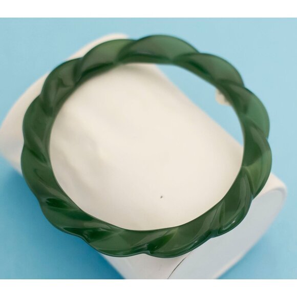 Vintage Green Cyclone Bangle Bracelet by Avon - 7 3/4 inch - N8 - Picture 2 of 4